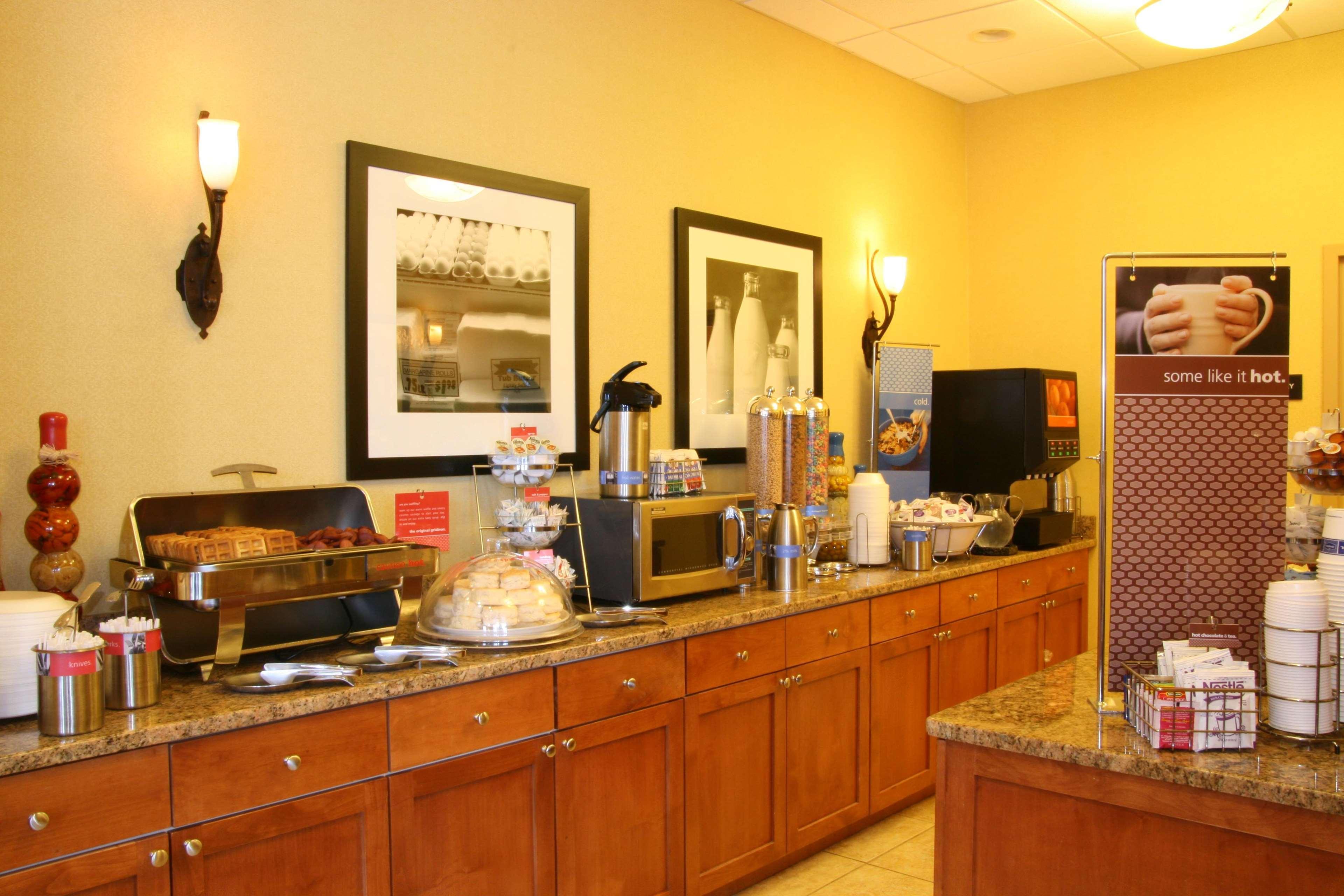 Hampton Inn & Suites Паркер Ресторан фото